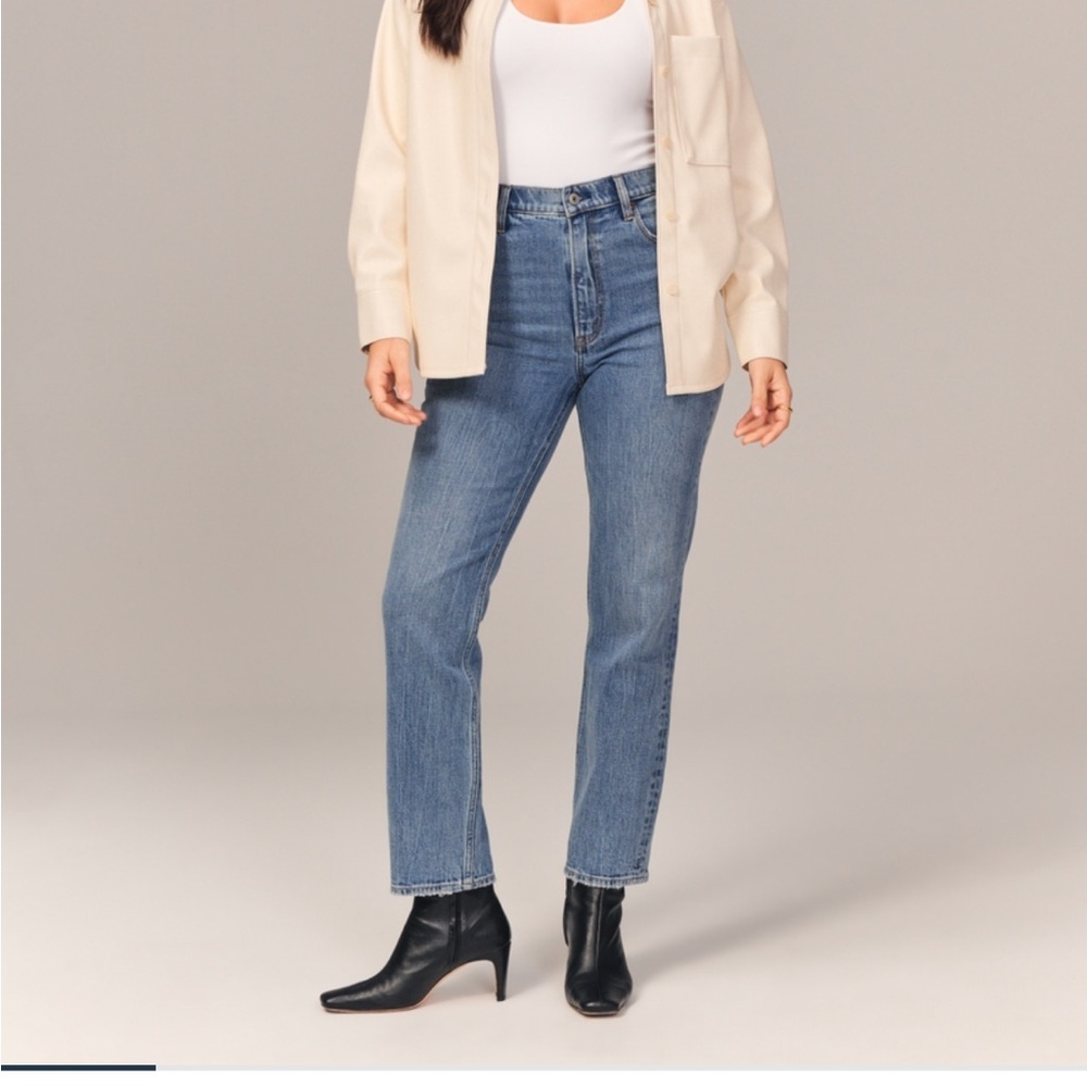 A&F JEANS: The Ankle Straight